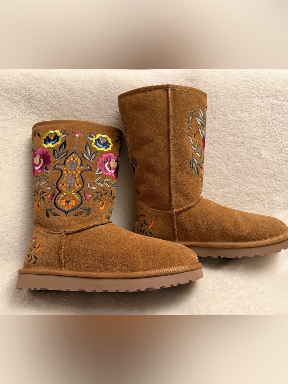 UGG Australia Juliette Chestnut Suede Floral Embroidered Boots Women's 7